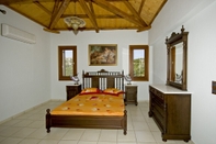 Kamar Tidur Villa Manolia