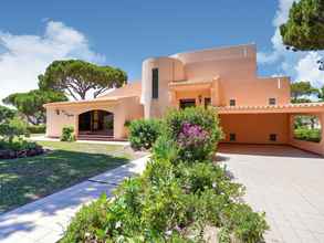 Bangunan 4 Wonderful Villa in Vilamoura With Barbecue and Private Swimming Pool