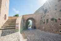 Bangunan Pretty Apartment in Ascoli Piceno with Hot Tub