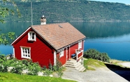 Bangunan 2 4 Person Holiday Home in Utvik