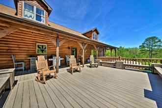 Ruang Umum 4 Weaverville Cabin on 50 Private Acres w/ 6 Cabins