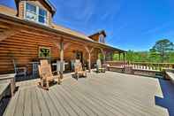 Ruang Umum Weaverville Cabin on 50 Private Acres w/ 6 Cabins