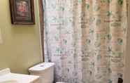 In-room Bathroom 6 New Smyrna Beach Townhouse/flagler Ave/beach/walk Everywhere and Pet Friendly!