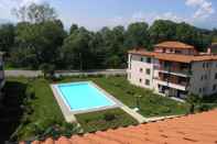 Swimming Pool Casa Fiorita Pool and Lake