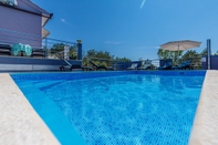 Swimming Pool Pool Villa Maro In Nature