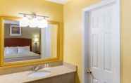 In-room Bathroom 2 Rodeway Inn Poughkeepsie