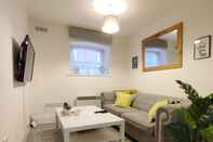 Common Space Cosy Riverside Apartment - Woodsmill Quay Free Parking