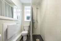 Toilet Kamar Bloomfield Apartments by Sasco