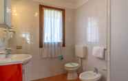 In-room Bathroom 6 Albarella V4 6