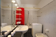 In-room Bathroom Varenna Vele