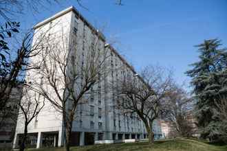 Exterior 4 Apartment Surrounded by Greenery