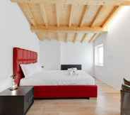 Bedroom 2 Luxury & Charming Piazzetta San Giorgio Apartments