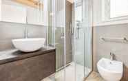 In-room Bathroom 3 Luxury & Charming Piazzetta San Giorgio Apartments