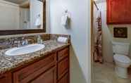 ห้องน้ำภายในห้อง 5 Hanalei Bay Resort 6101/2 2 Bedroom Condo by Redawning