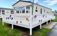 Bangunan 2 Beautiful Cosy 2-bed Caravan in Clacton-on-sea