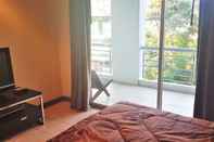 Bedroom Lovely 2-bed Apartment in Pratumnak With Pool View