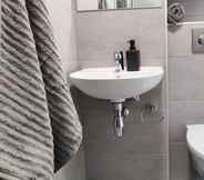 Toilet Kamar 4 Sophisticated Studios Greenwich