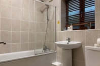 In-room Bathroom Cv22 5AA Ground Floor 1-bed Flat in Rugby