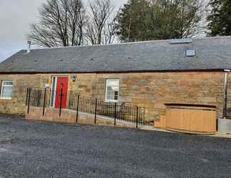 Exterior 2 Inviting 2-bed Barn With hot tub Near Muirkirk