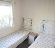 Bedroom 4 Comfortable 3-bed Caravan - Combe Haven