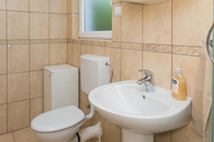 In-room Bathroom Apartments Stipo