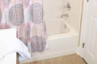 In-room Bathroom Lasalle 1C · Centrally Located, Gated Apt. Perfect for Groups!