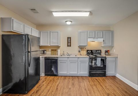 Others Lasalle - 2D · Spacious Gated Apartment w/ Off Street Parking!