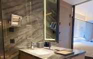 In-room Bathroom 4 Four Points by Sheraton Suzhou, Wuzhong