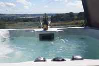 Kemudahan Hiburan Luxury Family Beechwood Lodge With hot tub