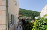 Nearby View and Attractions 4 Apartment Marela