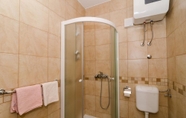 In-room Bathroom 5 Apartment Marela