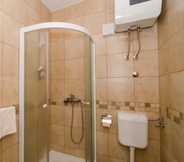 In-room Bathroom 5 Apartment Marela