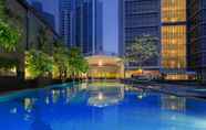 Swimming Pool 7 Three Bedroom Apartment, Oakwood Premier Cozmo Jakarta