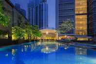 สระว่ายน้ำ Three Bedroom Apartment, Oakwood Premier Cozmo Jakarta
