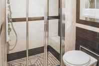 Toilet Kamar Leano Agriresort - Superior Triple Room With Mezzanine