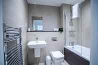 In-room Bathroom Kelham Gate Luxe Apartments