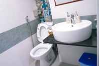 Toilet Kamar Tay Thi Hotel 2