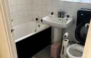 In-room Bathroom 4 Cosy and Modern 2-bed House in Great Yarmouth