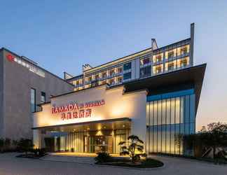 Exterior 2 Ramada by Wyndham Huangshan North