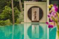 Kolam Renang Luxury Private Beachfront Haileng Villa