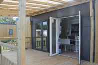 Common Space Modern 6-person Chalet in the Frisian Countryside, 3 Bedrooms and Wifi