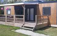 Bedroom 2 Modern 6-person Chalet in the Frisian Countryside, 3 Bedrooms and Wifi