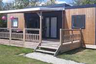 Bilik Tidur Modern 6-person Chalet in the Frisian Countryside, 3 Bedrooms and Wifi