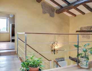 Lobby 2 Soulful Holiday Home in Modena wth Garden