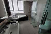 Toilet Kamar Uptown Residences by Sleepy Bear