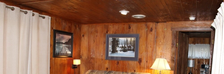 Lobby Dog Friendly Cabin Only Steps to the Lake