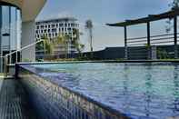 Swimming Pool Courtyard Hotel Waterfall City