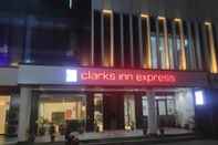 ภายนอกอาคาร Clarks Inn Express