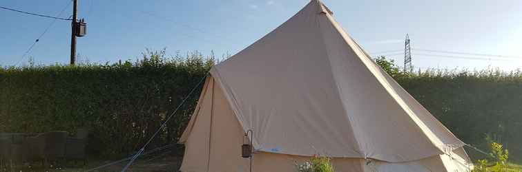 Exterior Campsite - The Ring Pub Glamping Pods