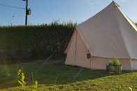 Exterior Campsite - The Ring Pub Glamping Pods